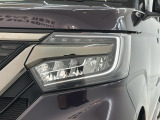 LEDヘッドライトは、点灯の瞬間から最大光量を発揮し、突然暗くなるトンネルなどでの安定感を高めます。