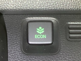 ★ECONスイッチ★ エコドライブを加速しよう!スイッチをONにすると、運転の仕方によるロスを抑え込み燃費をよくするようクルマが頑張ります(*^ー^*)燃費向上にチャレンジ♪