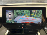 【パノラミックビューモニター】専用のカメラにより、上から見下ろしたような視点で360度クルマの周囲を確認することができます☆死角部分も確認しやすく、狭い場所での切り返しや駐車もスムーズに行えます。