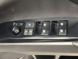 パワーウィンドは今や当たり前の機能ですが、無いと困る機能です。運転席からの操作で、全席の窓を振るオープンにしたり、フルクローズが可能です。