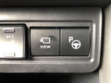 アドバンスト パーク付きです。カメラやソナーによって、周囲を監視しながら駐車を支援。障害物を検知した場合には警報を鳴らし、ブレーキ制御を行うことで接触回避を支援します。