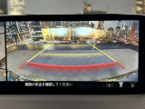 【バックカメラ】運転席から画面上で安全確認ができます。駐車が苦手な方にもオススメな便利機能です。