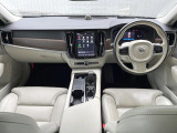 V90クロスカントリーB5AWDプロ エアサス装着車入庫です!サンルーフ、高音質スピーカーや、シートベンチレーションなどの快適装備が盛り沢山♪もちろんボルボが誇る安全装備も多数搭載されています!