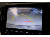 バックカメラ装備。運転席からは死角になる場所をカメラが補完しますので安全です。また、ガイド線が曲がる方向に動くタイプなので、初めての駐車場に止めるときや縦列駐車などの時に便利です。