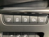 運転席脇のクラスタースイッチ部分にはカメラ切り替えスイッチ、パーキングセンサー、その他走行系スイッチを集中配置しております。