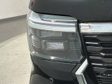 LEDヘッドライトは、点灯の瞬間から最大光量を発揮し、突然暗くなるトンネルなどでの安定感を高めます。