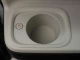 ホットドリンクをちょうど良い温度でキープしてくれる保温機能付きのカップホルダーです。