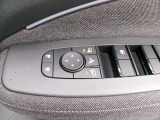 ドアミラーの鏡面の調節、格納は運転席からすべて操作できます!