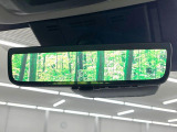 【デジタルインナーミラー】後席の大きな荷物や同乗者で後方が確認しづらい時でも安心!カメラが撮影した車両後方の映像をルームミラー内に表示。クリアな視界で状況の確認が可能です!