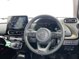 運転席まわりです。 各操作スイッチは使いやすい位置に配置されてます。