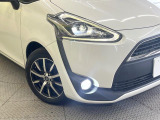 【LEDヘッドライト】悪天候や夜間走行時も良好な視界を確保し安心して運転できる高輝度LEDヘッドライトを装備!点灯速度が早く、消費電力も抑えられています。