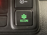 ★ECONスイッチ★ エコドライブを加速しよう!スイッチをONにすると、運転の仕方によるロスを抑え込み燃費をよくするようクルマが頑張ります(*^ー^*)燃費向上にチャレンジ♪