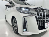 フォグランプ装着車です。暗い夜道の車両前方を明るく照らします