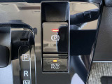 信号待ちなどでブレーキから足を離しても停車を維持してくれるオートブレーキホールド&スイッチを引き上げるだけでパーキングブレーキがかけられる電動パーキングブレーキ