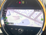 ●純正ナビ:一体感のあるナビは、高級感ある車内を演出してくれます。オーディオ機能も充実しておりますので、運転もより楽しめます♪