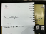 スマートキーは鍵をバッグに入れたままでもドアロックの開閉やエンジンのON・OFFができます。夜間や雨の日も鍵を探さなくて良いので便利です。