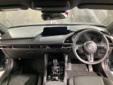 安全運転と情報操作を両立する運転席まわり。さまざまな情報を扱いながら正しい姿勢で安全に運転できることを追求したコックピット!