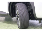 タイヤサイズはハイスペックな215/50R18。