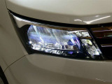 LEDヘッドライトです。デザイン性がよくとても明るいので、夜間の走行や悪天候でも安心です。しかも長寿命!