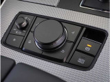 【コマンダースイッチ】各画面へのスイッチ操作と、コマンダー操作ができます。手元を見なくても、各画面に切り替えることができます。