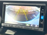 【バックカメラ】駐車時に後方がリアルタイム映像で確認できます。大型商業施設や立体駐車場での駐車時や、夜間のバック時に大活躍!運転スキルに関わらず、今や必須となった装備のひとつです!