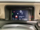デジタル表示のスピードメーターとタコメーター、燃費やオドメーターなどの表示の他に、ホンダセンシング機能などの表示もできる多機能なマルチインフォメーション・ディスプレイです。