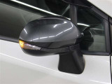 サイドターンランプ付きドアミラー。車両のドレスアップと右左折時の被視認性を兼ね備えたお洒落なミラーです。