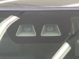 【スマートアシスト】走行中に前方の車両等を認識し、衝突しそうな時は警報とブレーキで衝突回避と被害軽減をアシスト。より安全にドライブをお楽しみいただけます。