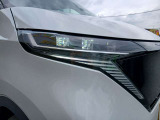 LEDヘッドライト付き!視認性の高い白色光なので路面や側道の障害物を見やすくし、広く明るい視野で夜間運転を安全サポート♪