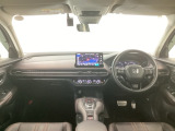 【前方視界】開放的な前方視界!運転がしやすく疲れにくいです♪窓が大きく、見通しがとっても良いおクルマですよ♪