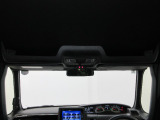 純正オプションの大型ルーフコンソールBOXを装着しています。運転席周りに小物入れが増えて便利です。