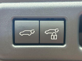 【パワーバックドア】スマートキーや運転席のボタンを押すだけでリアゲートが自動で開閉します!荷物を持っている時や、高い位置にあるバックドアを閉める際に便利な機能です♪