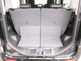 リアシートを倒せば、広い荷室を確保できます☆