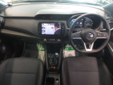 快適な運転席まわり♪視界の良い運転席で、ステアリングスイッチの他、各種スイッチが使いやすく配置されています☆