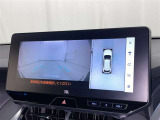 【パノラミックビューモニター】車を真上から見た状態をナビに映し出し、駐車時などをサポート☆クルマの斜め後ろなど、目が届きにくい箇所も確認できるため、いち早く障害物に気が付くことができます!