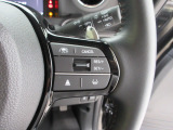 Hondaセンシングの機能のひとつ、アダプティブクルーズコントロール付!アクセルから足を離しても設定したスピードと前車との車間を保ち走行してくれます!車線維持もアシスト☆高速道路で疲労軽減ですね☆