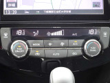 【オートエアコン】運転席と助手席の設定温度をそれぞれ独立して調整できるエアコン独立温度調整機能が搭載されており、後席エアコン吹き出し口も装備しています♪