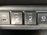 【シートヒーター】装備。運転席と助手席の座面と背もたれを素早く温めるシートヒーターを搭載。身体を直接温めることができます。