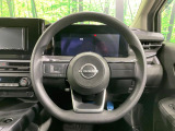 インテリアに合わせたデザインのステアリングは、運転される方のことも考え、運転しやすい形状、大きさです。是非一度、実際に触ってお確かめください。
