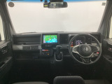 【前方視界】開放的な前方視界!運転がしやすく疲れにくいです♪窓が大きく、見通しがとっても良いおクルマですよ♪