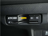 ◆ETC2.0装着◆進化したドライブ体験。料金収受システムだけだったETCが生まれ変わって、高速道路を賢く使うETC2.0に進化しました。多彩な情報サービスが便利で快適なドライブ体験を提供します。
