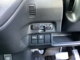 ビルトインタイプの【ETC】で見た目もスッキリ。高速道路の利用にとても便利です。【パーキングセンサー】駐車や出庫時にクルマの前後の障害を検知し、音とディスプレイでお知らせします。