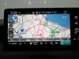 ナビゲーションを装備。多彩な機能で快適ドライブをアシスト。オーディオ機能も充実していますね。