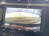 【バックカメラ】駐車時に後方がリアルタイム映像で確認できます。大型商業施設や立体駐車場での駐車時や、夜間のバック時に大活躍!運転スキルに関わらず、今や必須となった装備のひとつです!