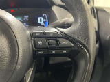 【ステアリングスイッチ】運転中に視線を前に向けたまま画面の操作できます。