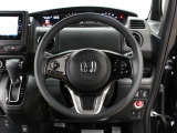 【運転席まわり】Honda独自の設計思想に基づき、自然に手を伸ばした先に操作したいものがあるようレイアウトを追求 !