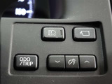オートマチックハイビームとは、先行車や対向車のライトを認識し、ハイビームとロービームを自動で切り替える機能です。夜道の視界を確保します。詳細は販売店スタッフまでおたずねください。