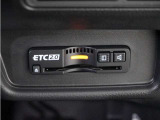 ◆ETC2.0装着◆進化したドライブ体験。料金収受システムだけだったETCが生まれ変わって、高速道路を賢く使うETC2.0に進化しました。多彩な情報サービスが便利で快適なドライブ体験を提供します。