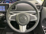 インテリアに合わせたデザインのステアリングは、運転される方のことも考え、運転しやすい形状、大きさです。是非一度、実際に触ってお確かめください。