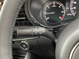 レバーをAUTOの位置にしているとき、レインセンサーが雨を感知すると、雨量に応じてワイパーが自動で作動してくれるオートワイパーを装備!設定変更で非作動にすると、間欠作動に固定されます。